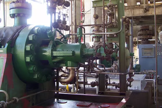 Wellen einer Between-Bearings-Pumpe in einer Industrieanlage in Venezuela zuverlässig abgedichtet mit leistungsstarken Gleitringdichtungen.