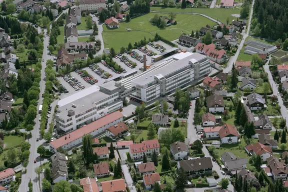 EagleBurgmann F&E-Einrichtung in Wolfratshausen, Deutschland – Forschungszentrum mit über 25 Prüfständen zur Erprobung von Gleitringdichtungen in Gas-, Öl- und Wasseranwendungen.