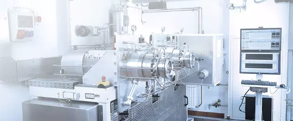 High-precision test rig with control unit – industrial testing machine for material testing, sealing technology, and quality control in production.