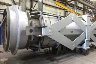 Großer Hochleistungs-Kompensator für die sichere Rauchgas- oder Prozesskanalführung in einer Industrieanlage in den USA.