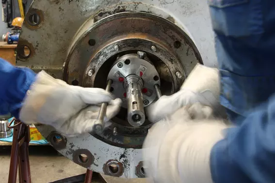 Vor-Ort-Wartungsservice für Gleitringdichtungen im Kernkraftwerk Unterweser in Deutschland für sichere und zuverlässige Reaktorpumpenleistung.