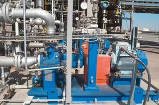 Installiertes Dichtungssystem zur deutlichen Verbesserung der MTBF bei industriellen Pumpenanlagen in den Vereinigten Arabischen Emiraten.