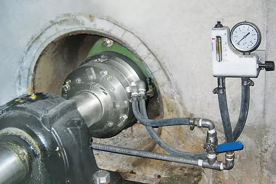Stoffkasten-Rührwerk mit semi-split Gleitringdichtung in Belgien – effiziente Dichtungstechnik für Anlagen der Zellstoff- und Papierverarbeitung.
