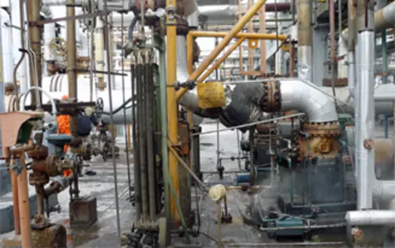 Zuverlässige Doppelt-Gleitringdichtung, installiert an Pumpenanlagen zur Kohlenwasserstoffverarbeitung in Mexiko.