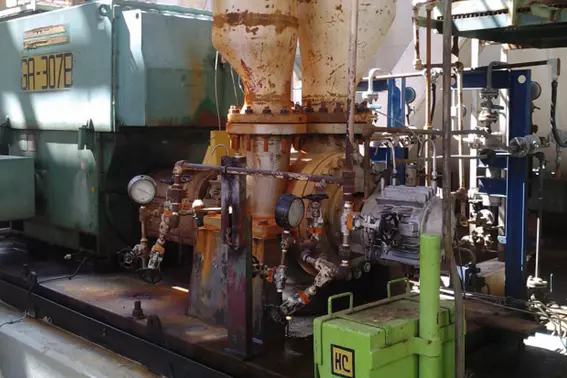 Pumpsystem in einer Industrieanlage in Mexiko erfolgreich abgedichtet für Kohlenwasserstoff- und Fluorwasserstoff-Betrieb.