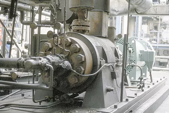 In Deutschland installierte Gleitringdichtungen an Restölpumpen in einer Industrieanlage.