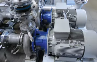 EagleBurgmann M7N Gleitringdichtungen in einer Reinstwasseranlage in Deutschland installiert für zuverlässigen Pumpenbetrieb.