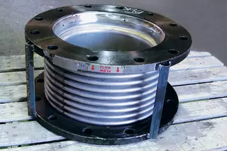EagleBurgmann Metallbalg-Abgasdehnungsstück mit Flanschen für Hochtemperatur-Rohrleitungssysteme in Alaska.