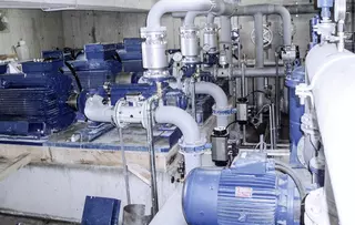 EagleBurgmann-Gleitringdichtungen, installiert in einem industriellen Pumpensystem, das eine zuverlässige Beschneiung in Österreich gewährleistet.