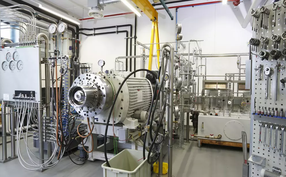 Industrielle Prüf- und Versuchsanlage für Forschung, Entwicklung und Leistungsprüfung von Dichtungs-, Pumpen- und Rotationssystemen.