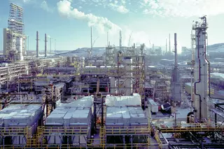 Pumps in an oil sands upgrader equipped with reliable cartridge mechanical seals in Canada.